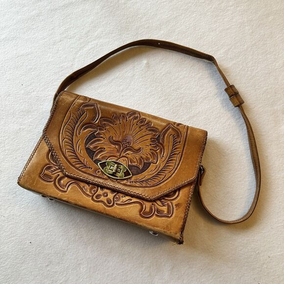 Vintage Handbags - Vintage Hand Tooled Leather Shoulder Bag 10x7 Purse